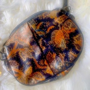 Patricia Nash Design w/adjustable shoulder strap. Italian leather. New with tags